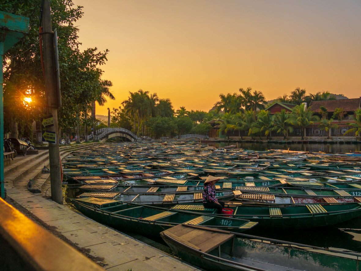 20181029165324-Vietnam-Ninh Bình-Hoa Lư.jpg