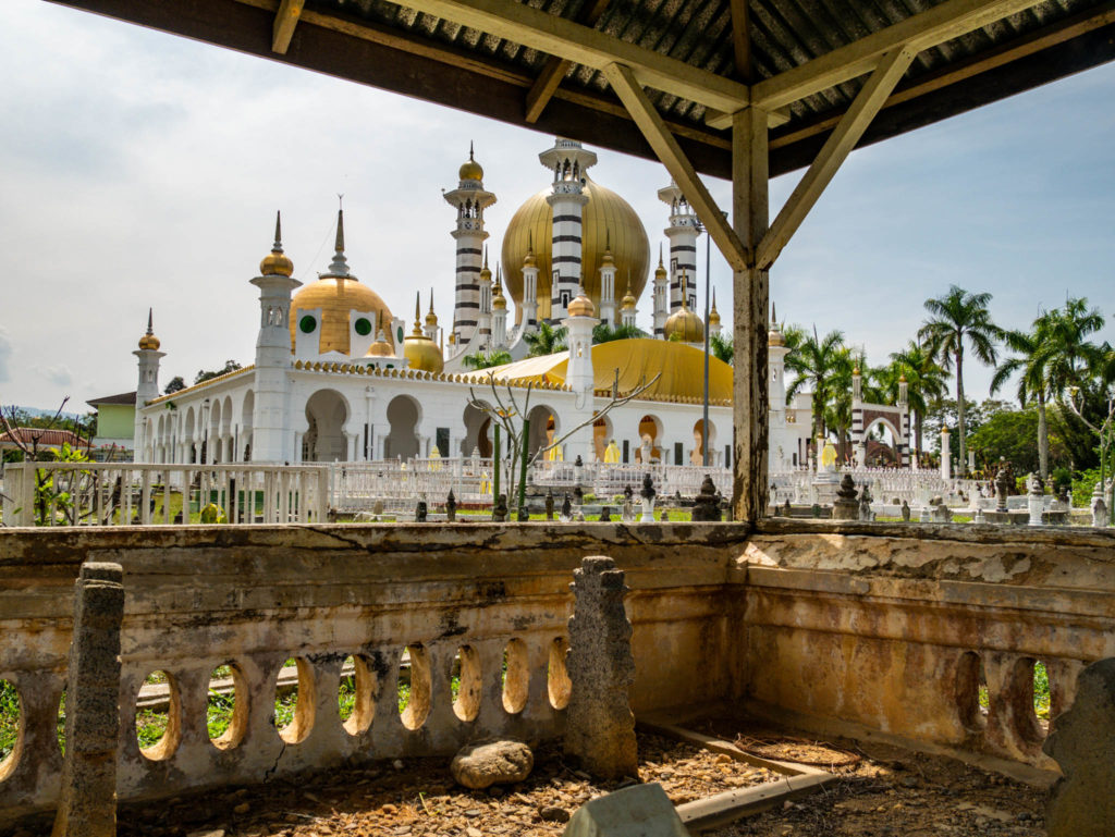 La mosquée Ubudiah vue depuis le cimetière