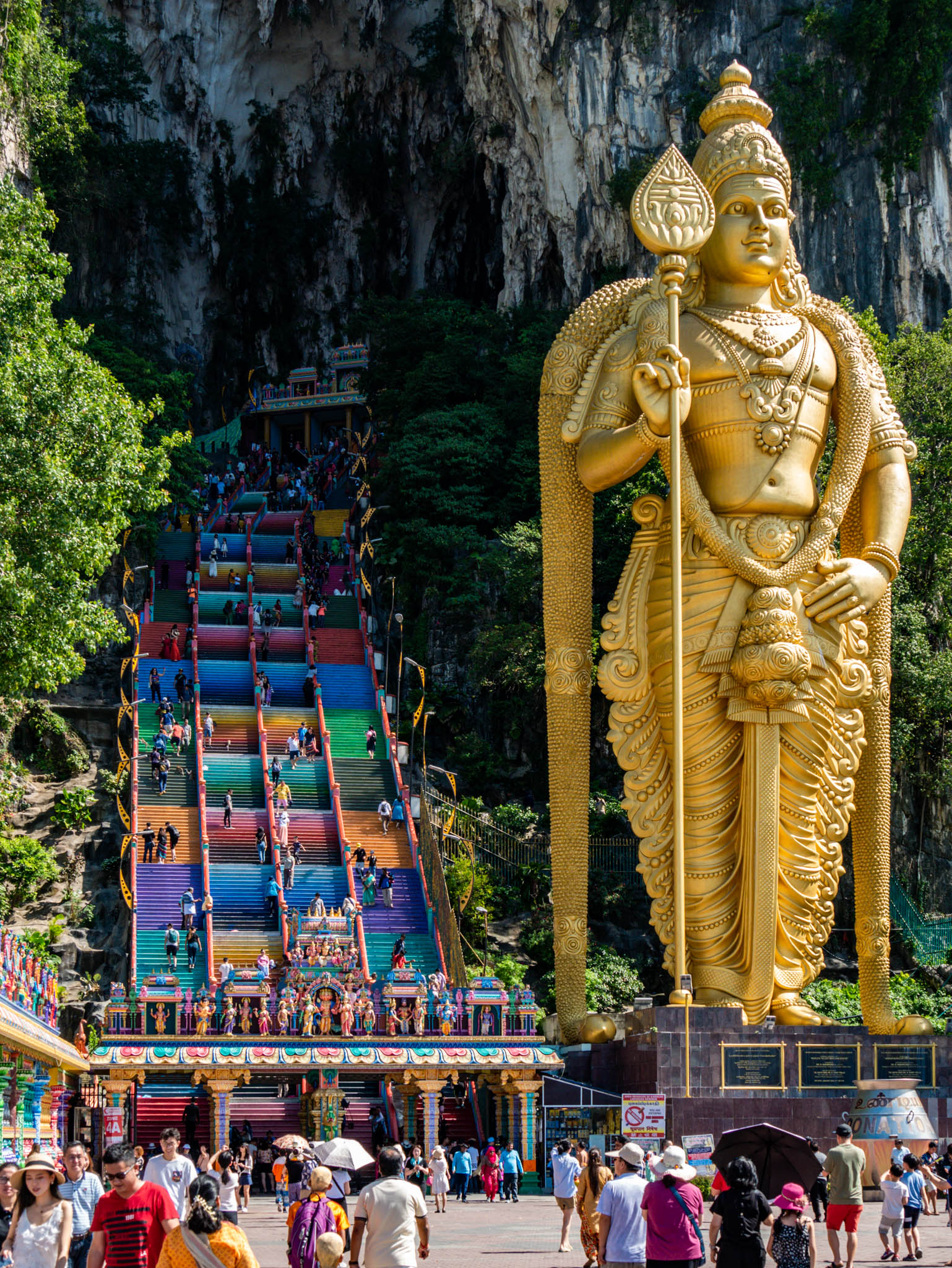 Les grottes  de  Batu le plus grand sanctuaire hindou hors 